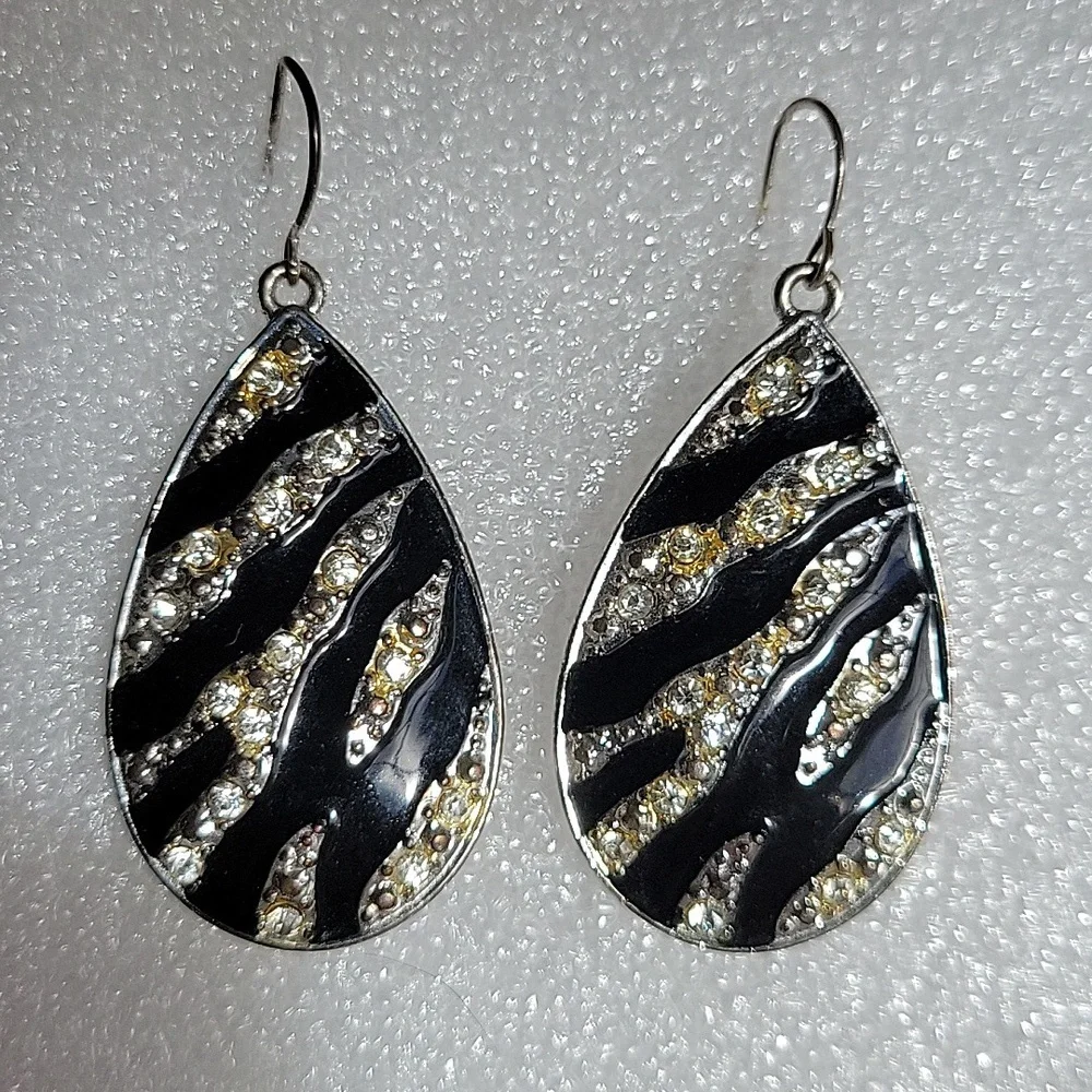 N/A black enamel